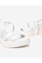 sandales-blanches-en-cuir-avec-plateforme