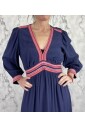 robe-a-manches-longues-avec-detail-rouge