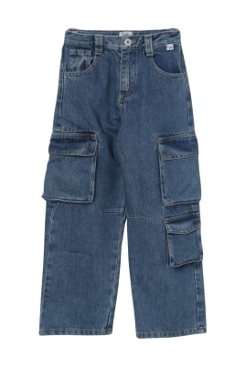 cargo-jeans-with-practical-pockets