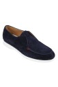 mocassin-en-daim-bleu-avec-detail-brode-rouge