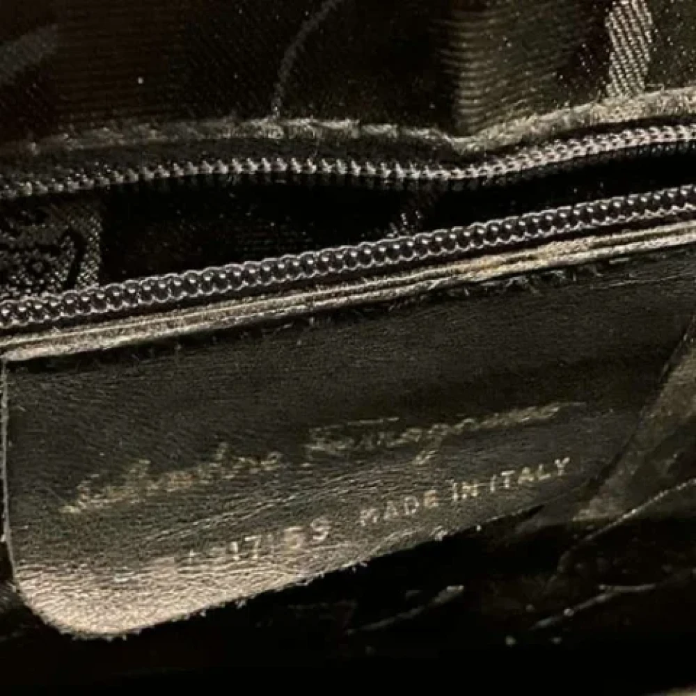 Salvatore Ferragamo Pre-owned Leather shoulder-bags Black Dames