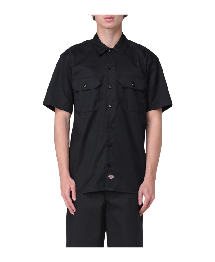 chemise-noire-a-boutons-style-intemporel