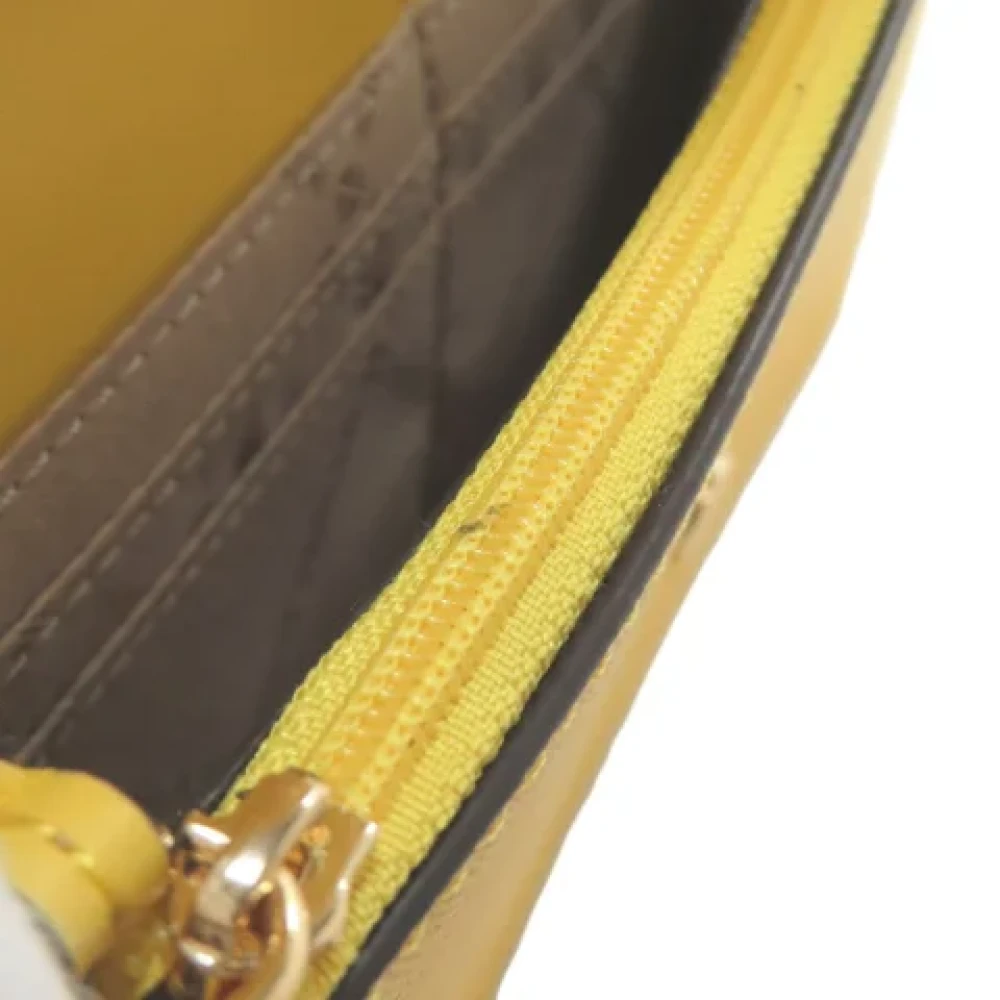 Michael Kors Pre-owned Fabric shoulder-bags Yellow Dames