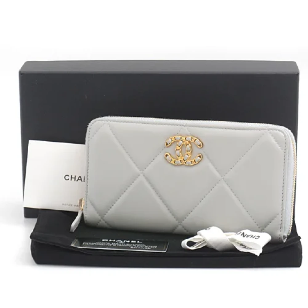 Chanel Vintage Pre-owned Leather wallets Gray Dames