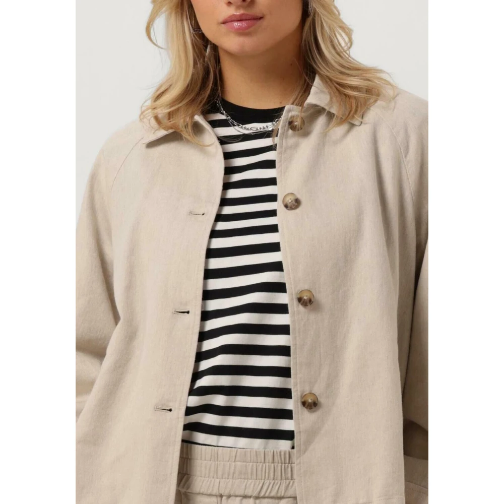 Modström Beige Kort Jack Trendy Winterstijl Beige Dames