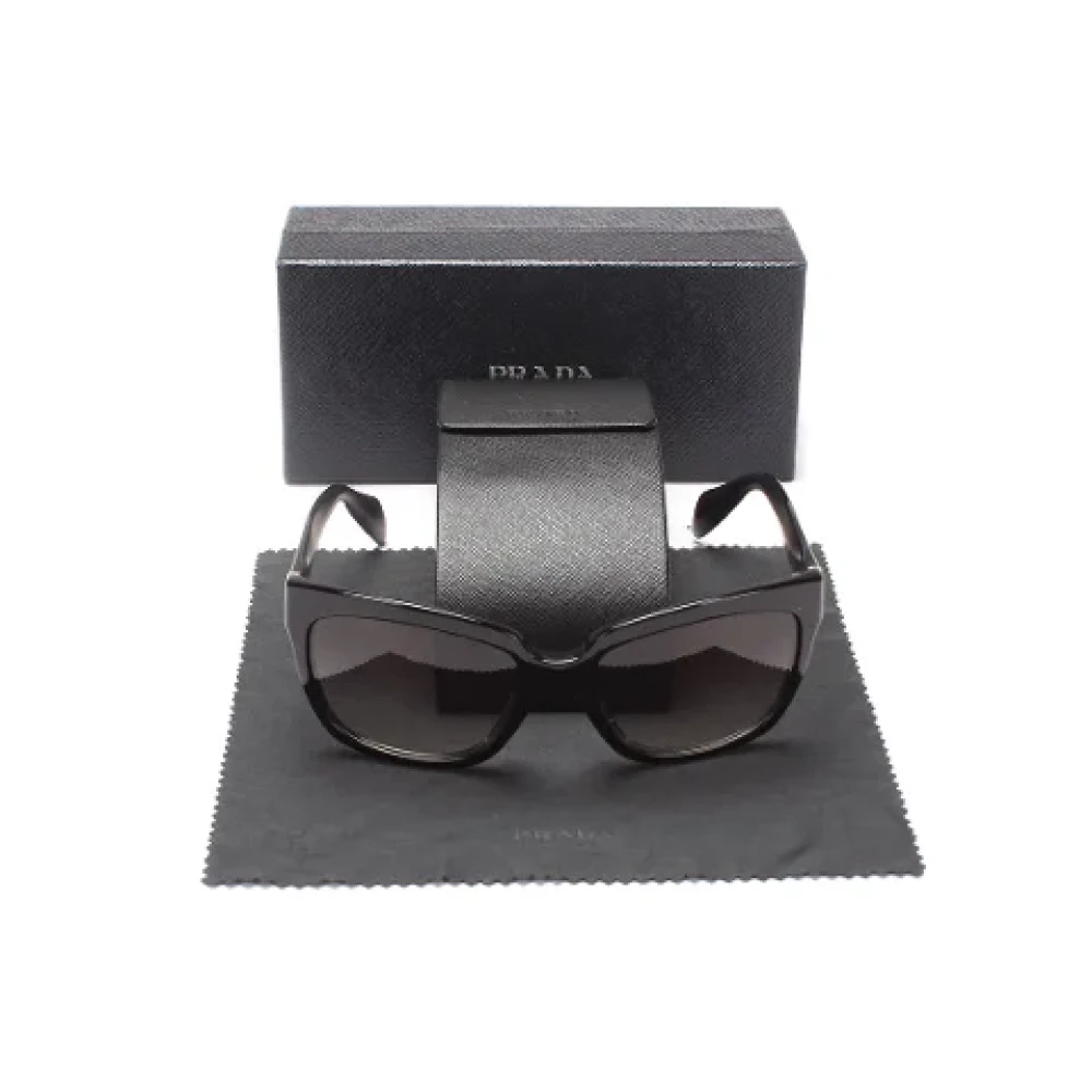 Prada Vintage Pre-owned Plastic sunglasses Black Dames
