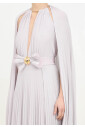 longue-robe-violette-elegante-avec-mante