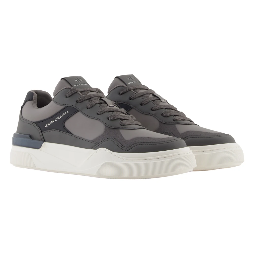 Armani Exchange Eco-leren Sneakers met Decoratieve Stiksels Heren Schoenen Grijs