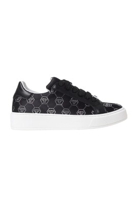 black-low-top-sneakers-for-kids