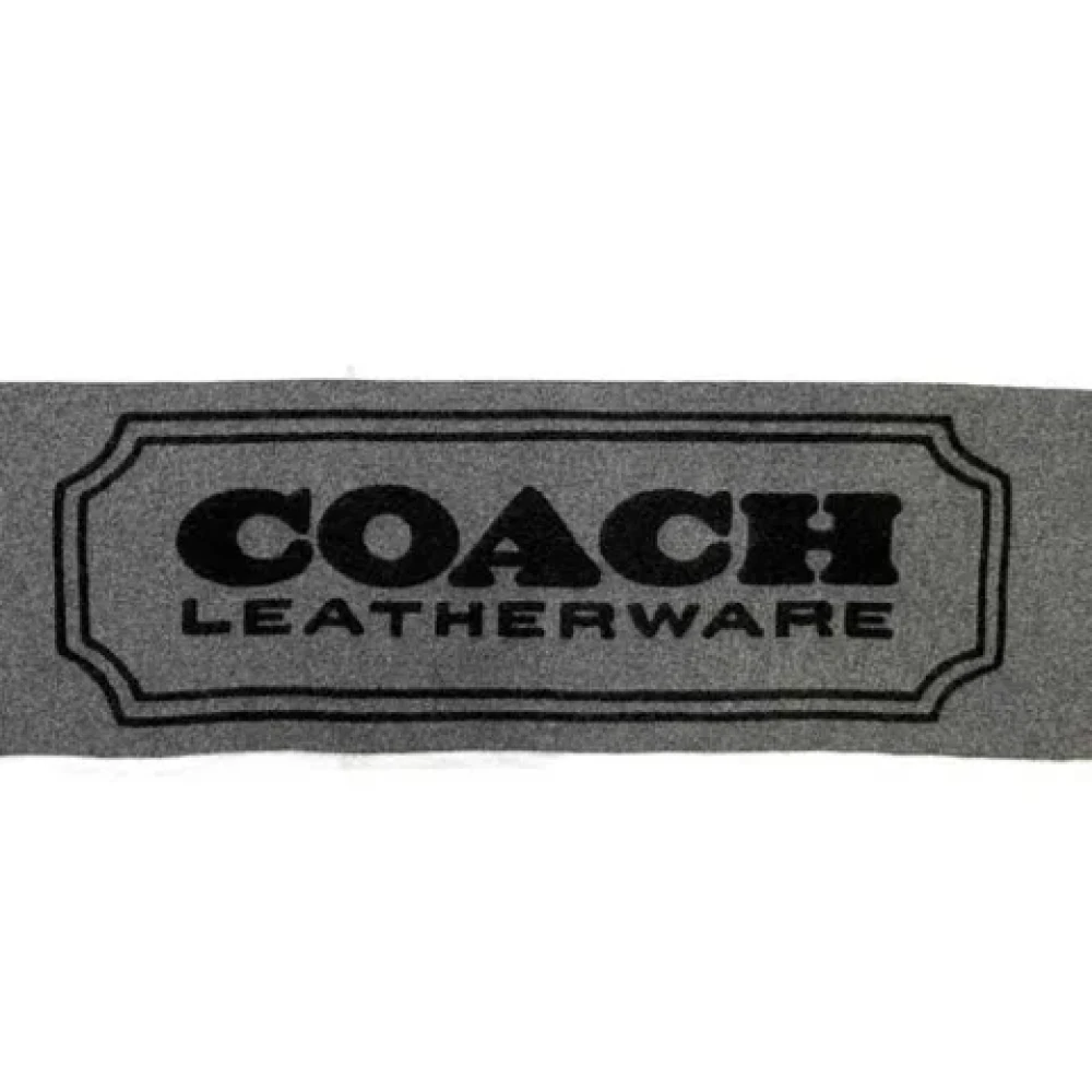 Coach Pre-owned Cashmere scarves Gray Dames