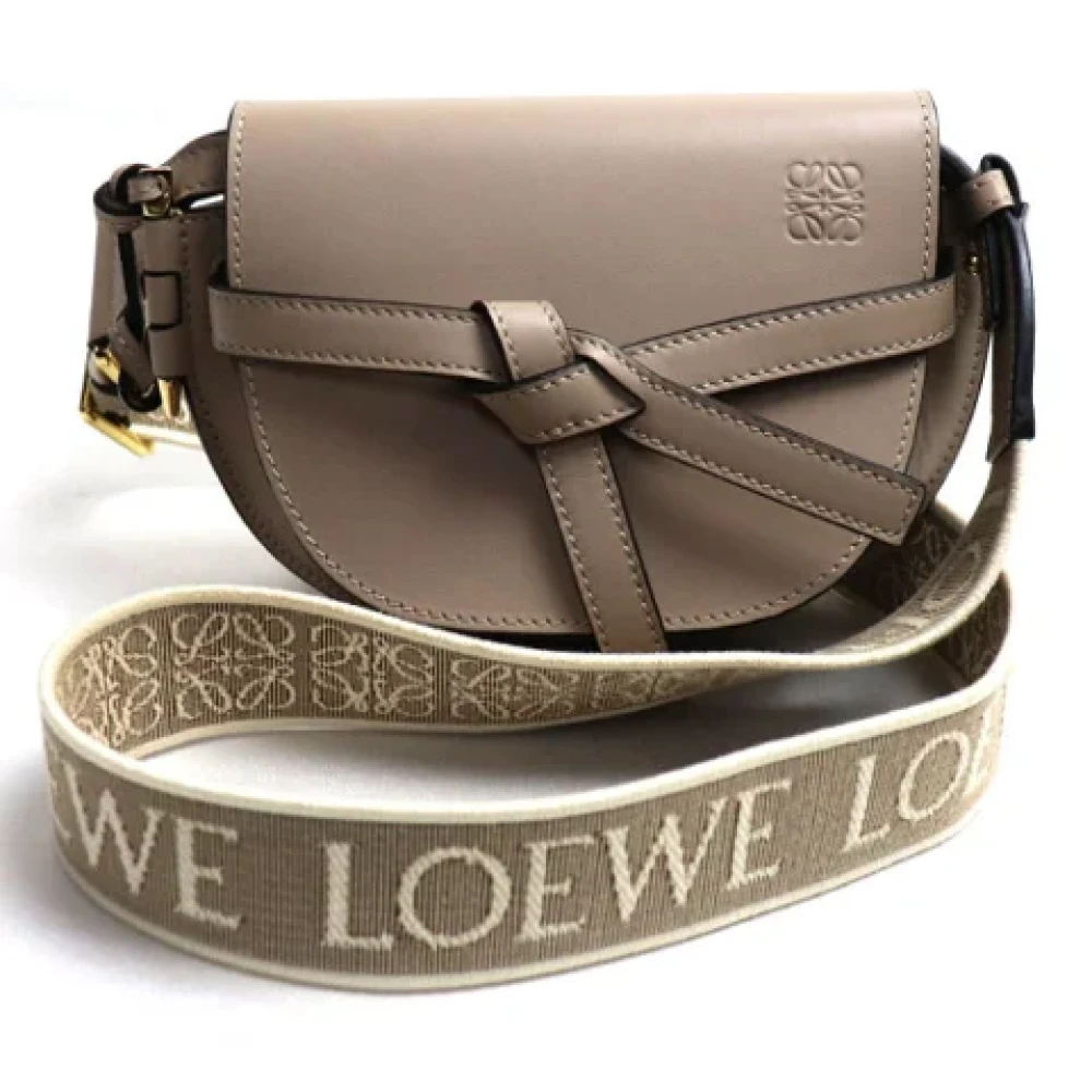 Loewe Pre-owned Fabric shoulder-bags Brown Dames