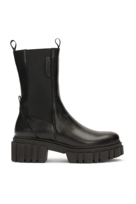 Svarta slip-on Chelsea-stövlar på trefoil-sula.Denna produkt har stor storlek.