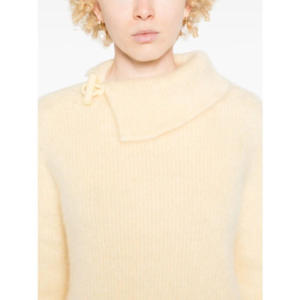 Jacquemus Gele Trui met Asymmetrische Halslijn Beige Dames