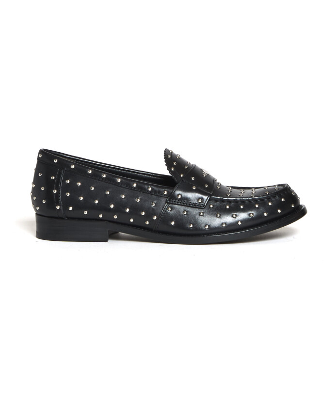 mocassins-noirs-a-clous-style-classique