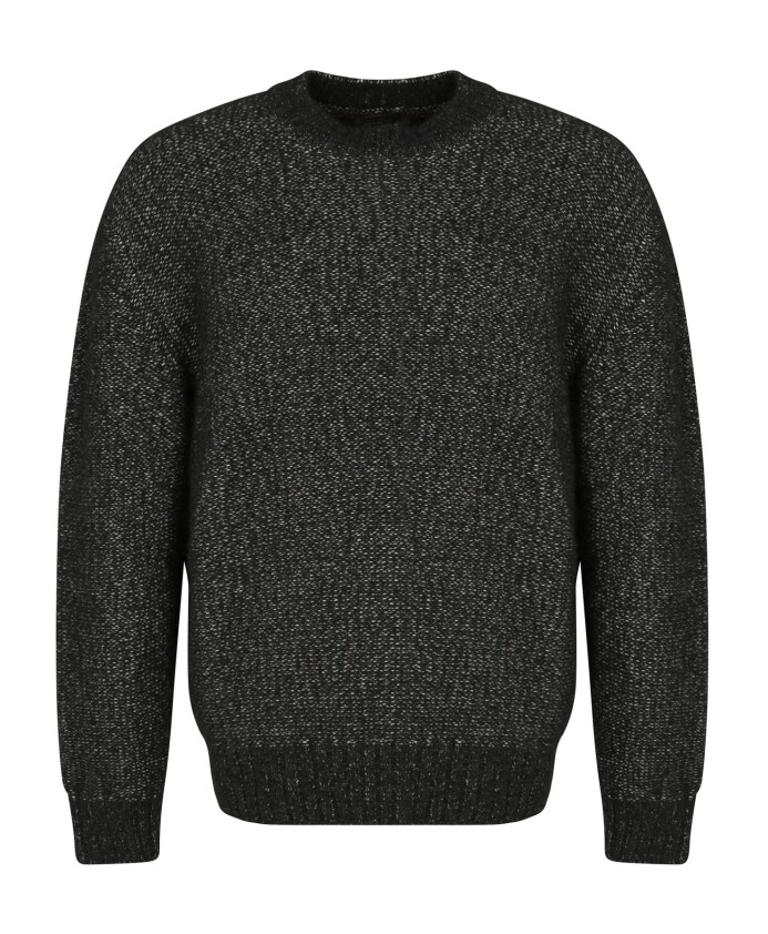 pull-noir-avec-melange-de-soie