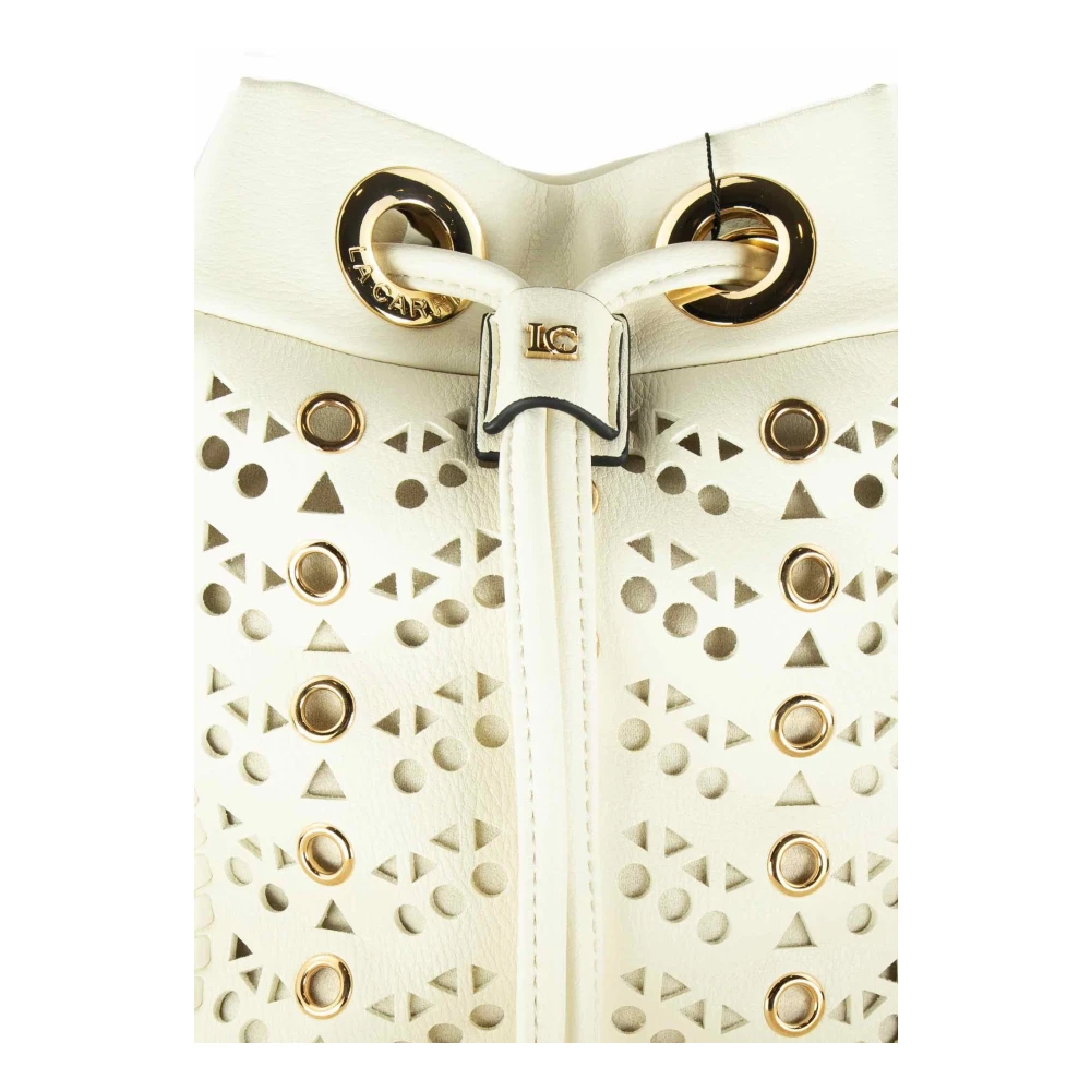 La Carrie Witte Bucket Bag met Laseruitsparingen en Studs Beige Dames