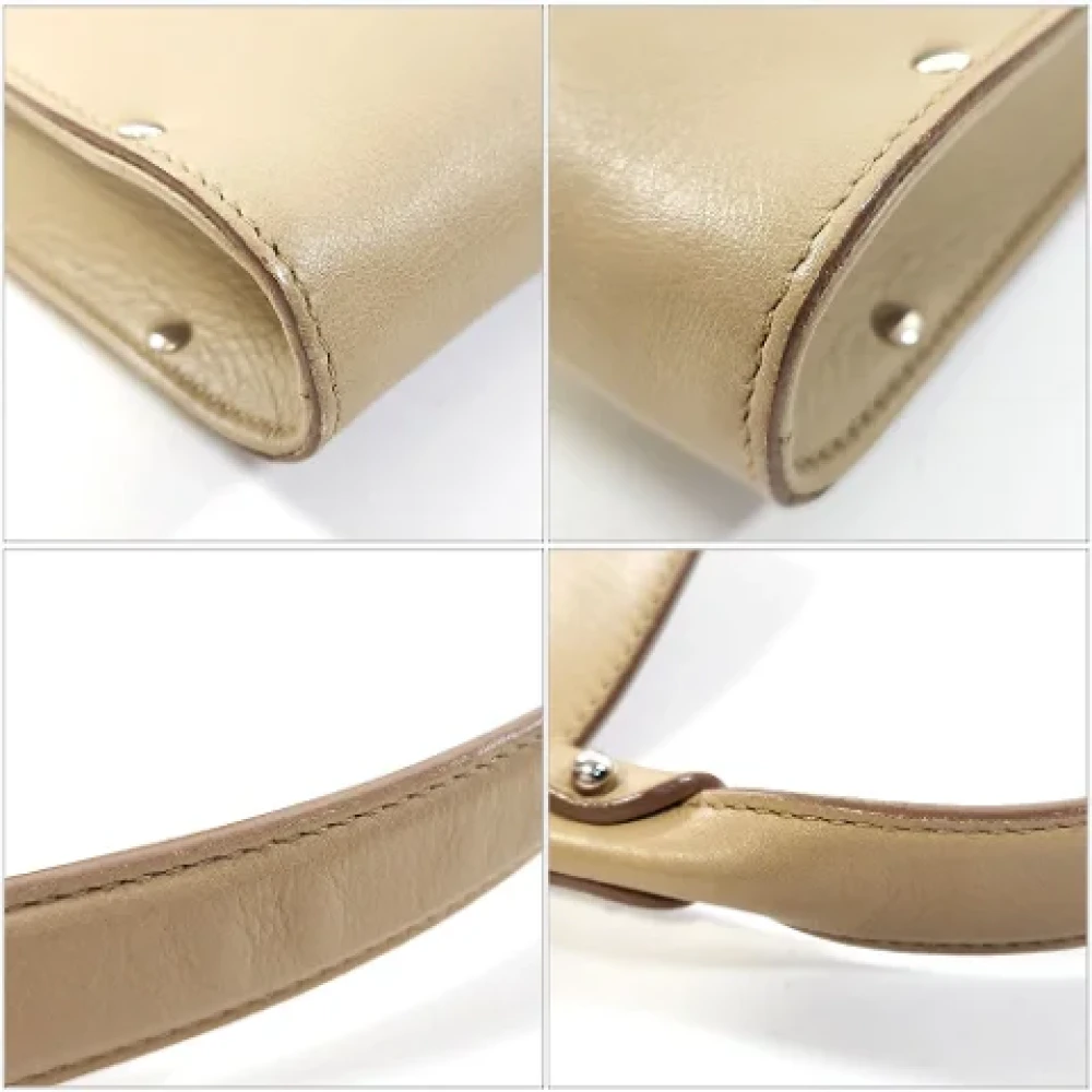 Salvatore Ferragamo Pre-owned Leather shoulder-bags Beige Dames