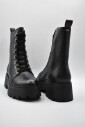 chaussures-noires-a-lacets-pour-femmes