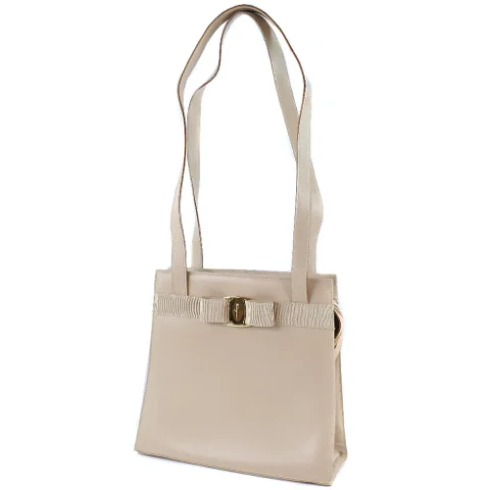 Salvatore Ferragamo Pre-owned Leather shoulder-bags Beige Dames