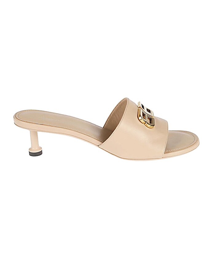 stylish-sandals-for-summer-outfits
