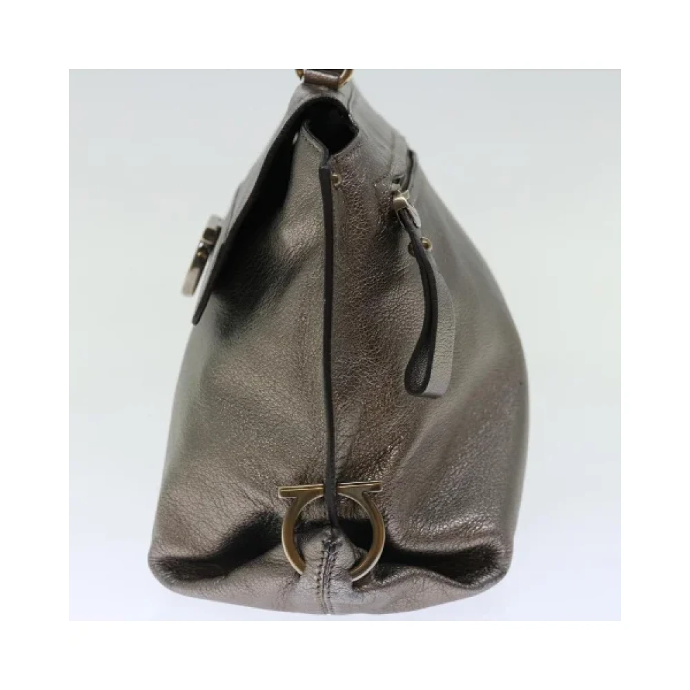 Salvatore Ferragamo Pre-owned Leather handbags Gray Dames
