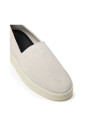 mocassins-en-cuir-gris-avec-semelle-en-caoutchouc