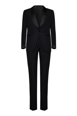 black-suit-elevate-style-formal-occasions