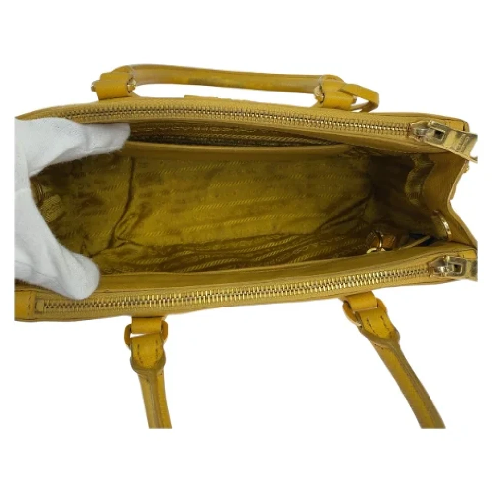 Prada Vintage Pre-owned Leather totes Yellow Dames