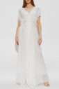 robe-avec-col-en-v