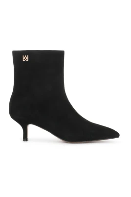 Svarta mockastövlar med monogram från KAZAR