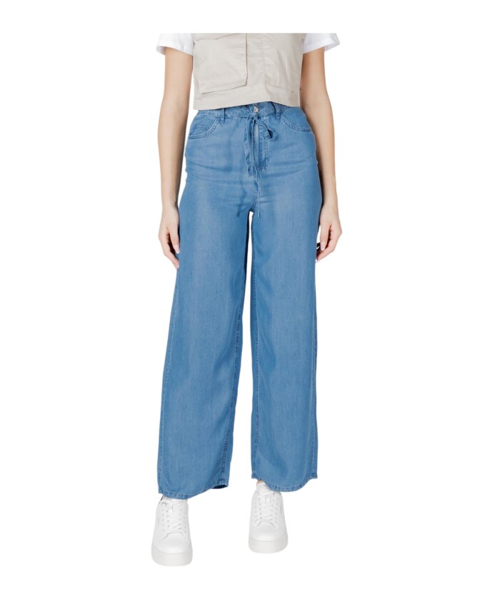 light-blue-zip-jeans