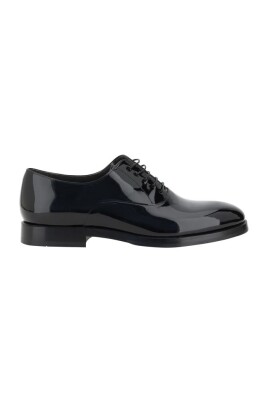 chaussures-en-cuir-verni-a-lacets