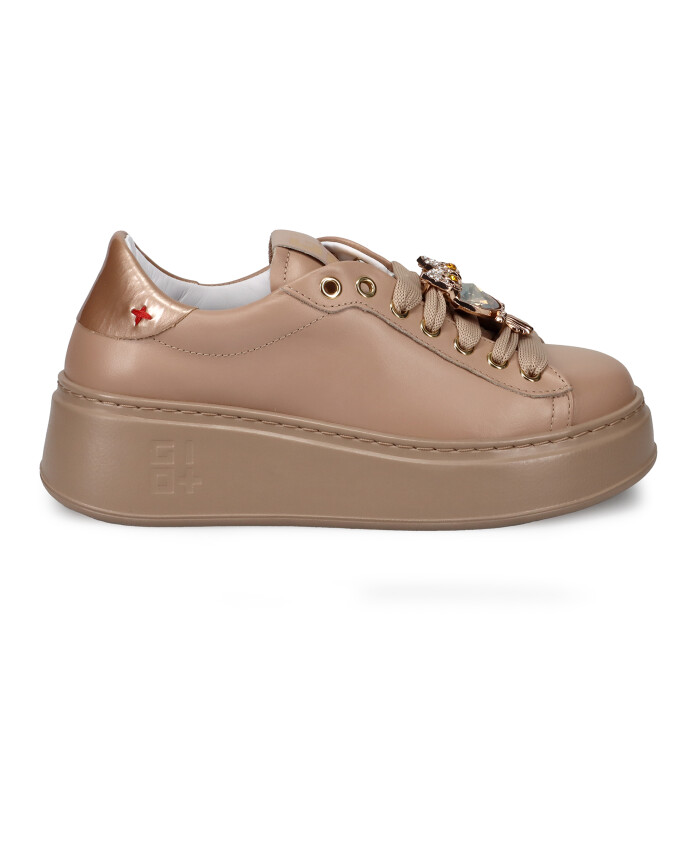 beige-leren-sneakers-met-gelamineerd-detail