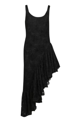 black-sleeveless-ruffle-dress