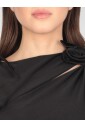 robe-noire-elegante-a-ourlet-asymetrique