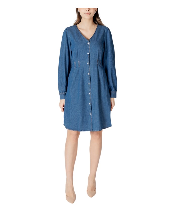 robe-en-coton-bleu-clair-col-en-v