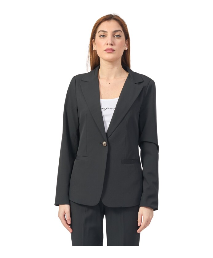 veste-noire-en-tissu-technique