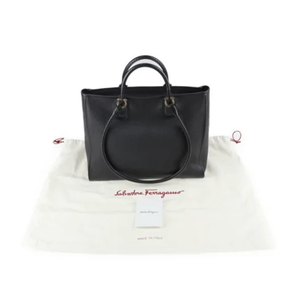 Salvatore Ferragamo Pre-owned Fabric shoulder-bags Black Dames