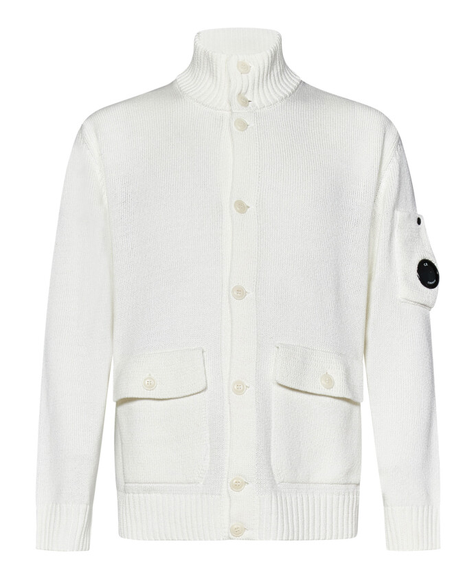 hvid-sweater-med-hoj-krave-og-linse-detalje