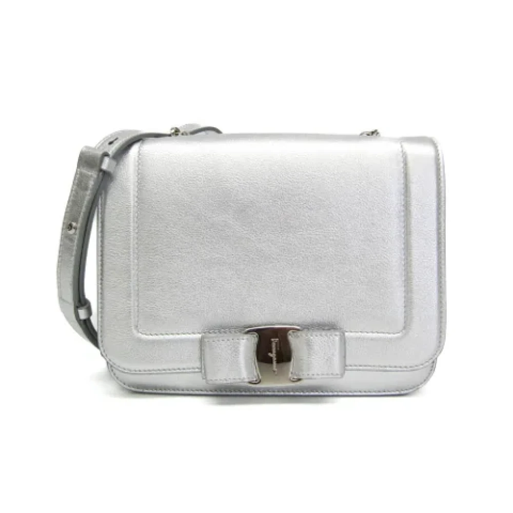 Salvatore Ferragamo Pre-owned Leather shoulder-bags Gray Dames