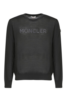 black-long-sleeve-sweater-minimal-design