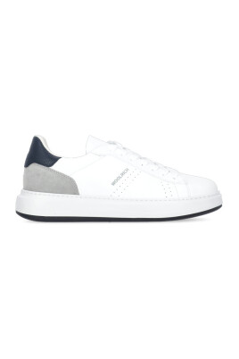white-leather-sneakers-with-contrasting-details