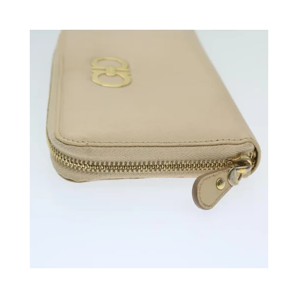 Salvatore Ferragamo Pre-owned Leather wallets Beige Dames