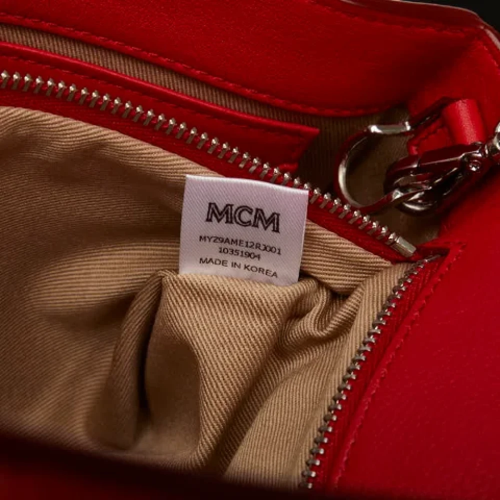 MCM Pre-owned Canvas shoulder-bags Red Dames