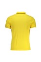 polo-jaune-en-contraste-ensoleille