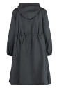 impermeable-a-capuche-en-tissu-techno