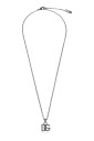 collier-avec-un-pendentif-en-forme-de-logo