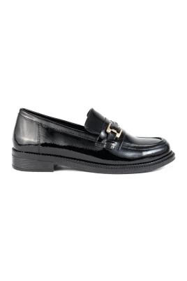 svarta lediga stängda loafers