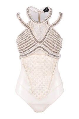 elegant-body-med-straekbart-stof