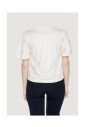 haut-a-volants-et-details-brodes